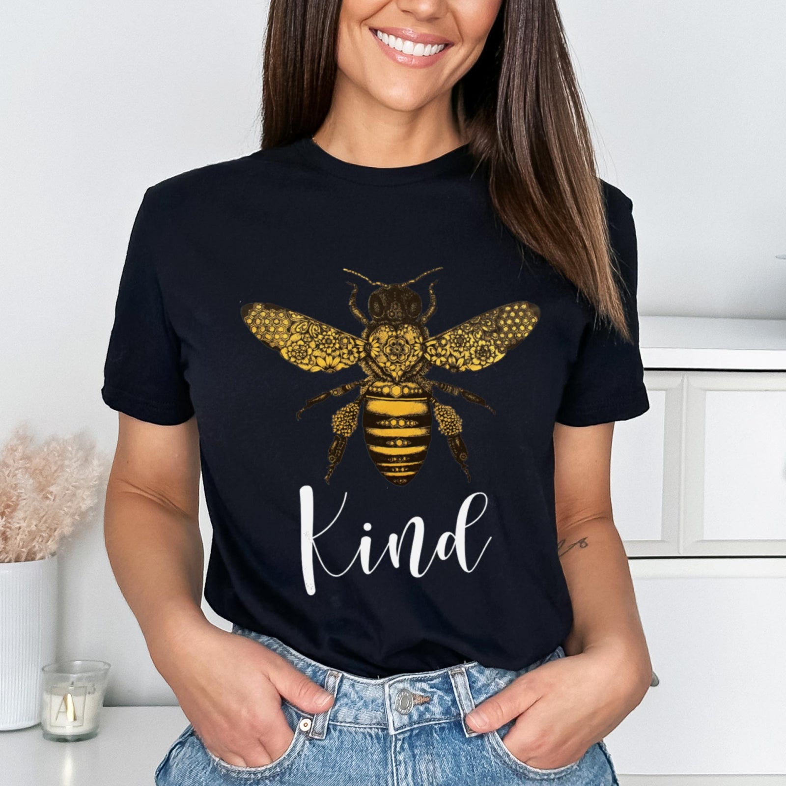 Тениска черна Bee Kind