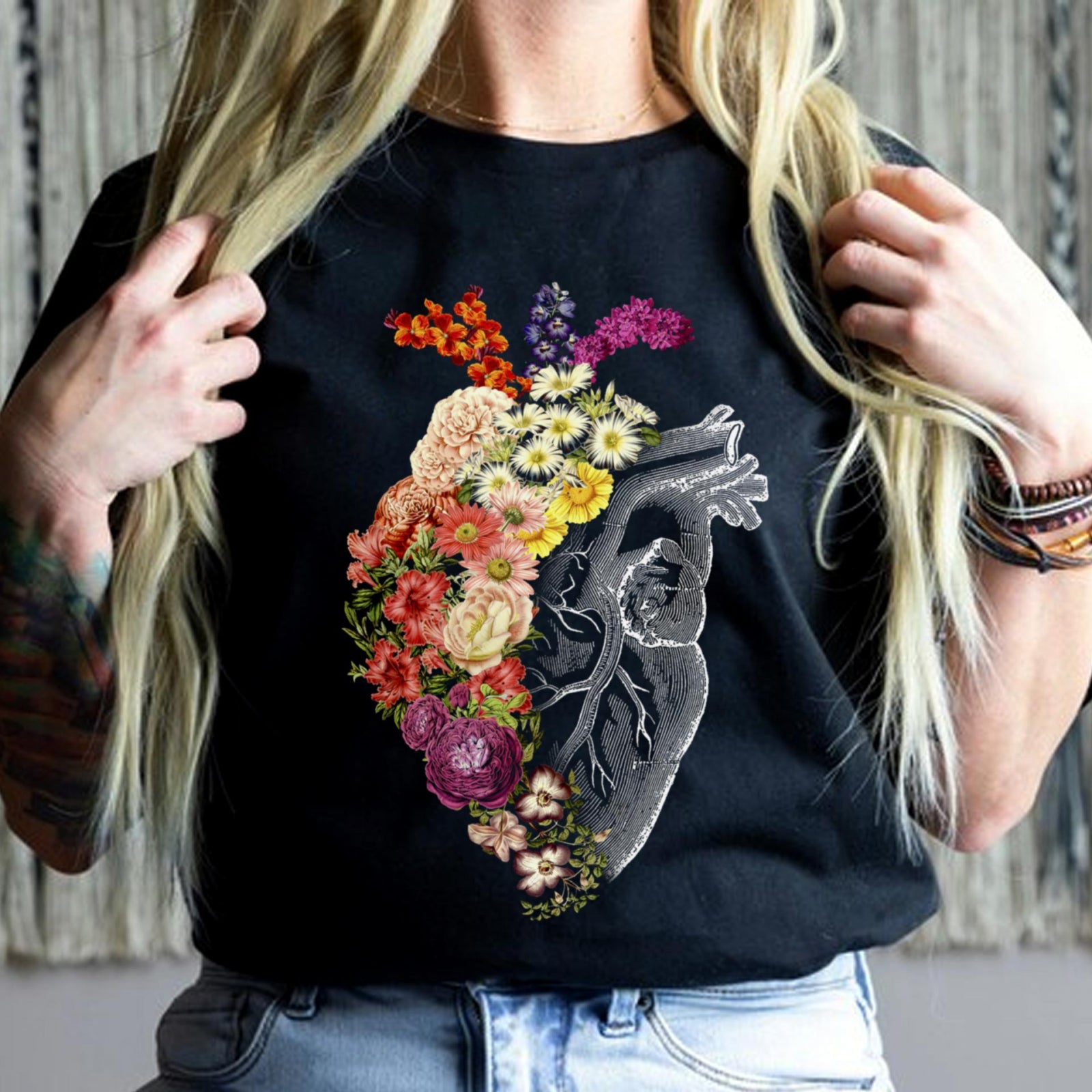 Тениска черна Blooming Heart