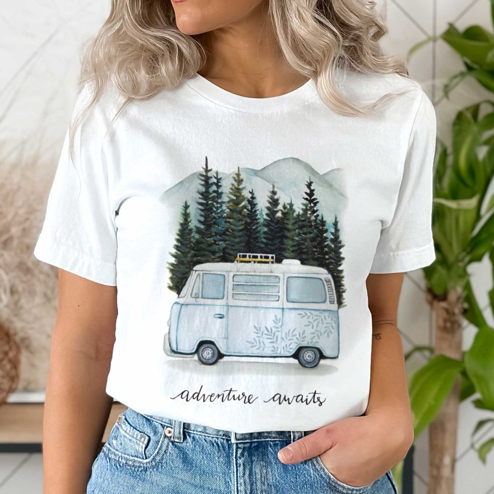Тениска Adventure Awaits